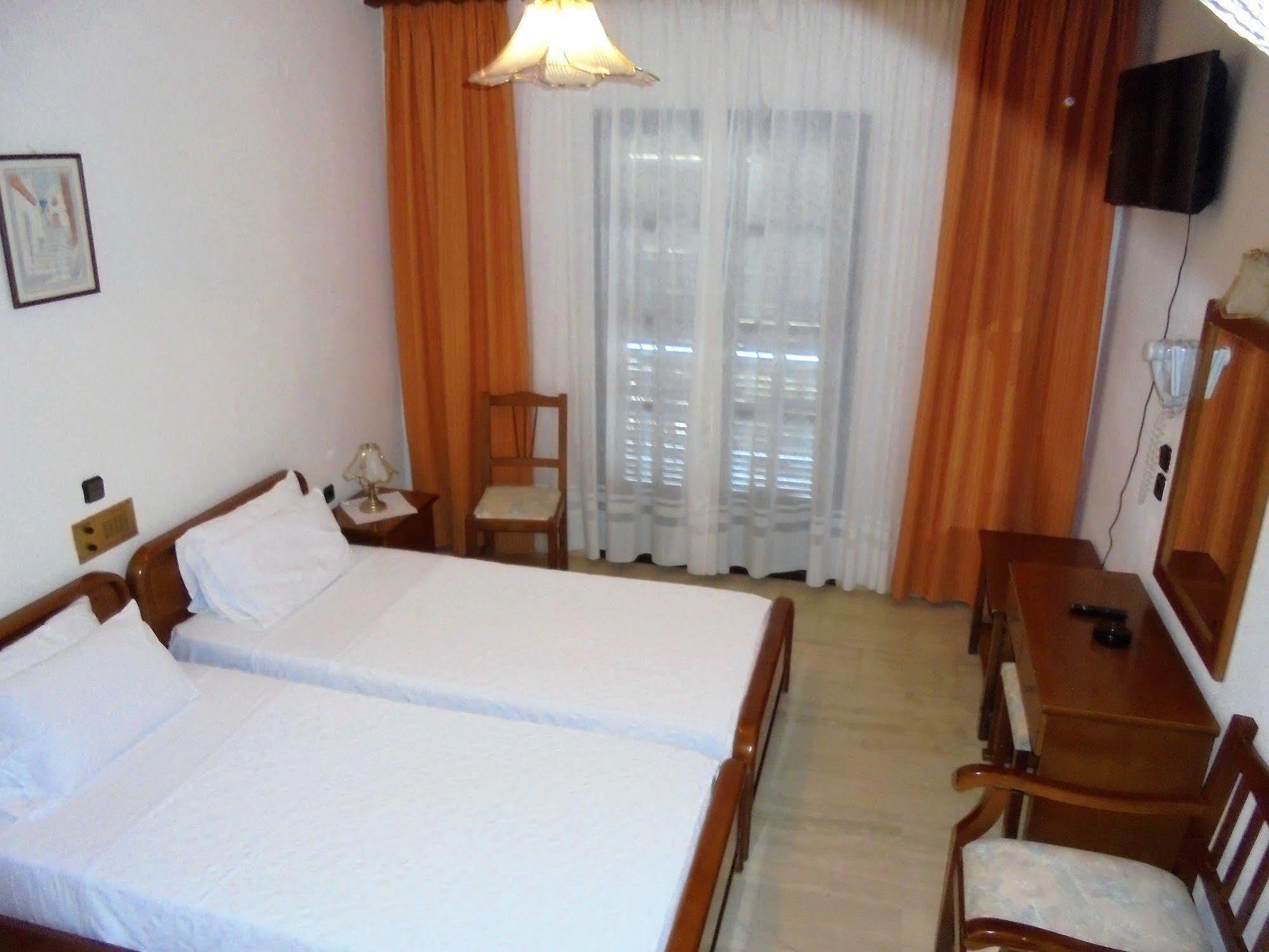 Hotel Paradise Vasilias  Bagian luar foto