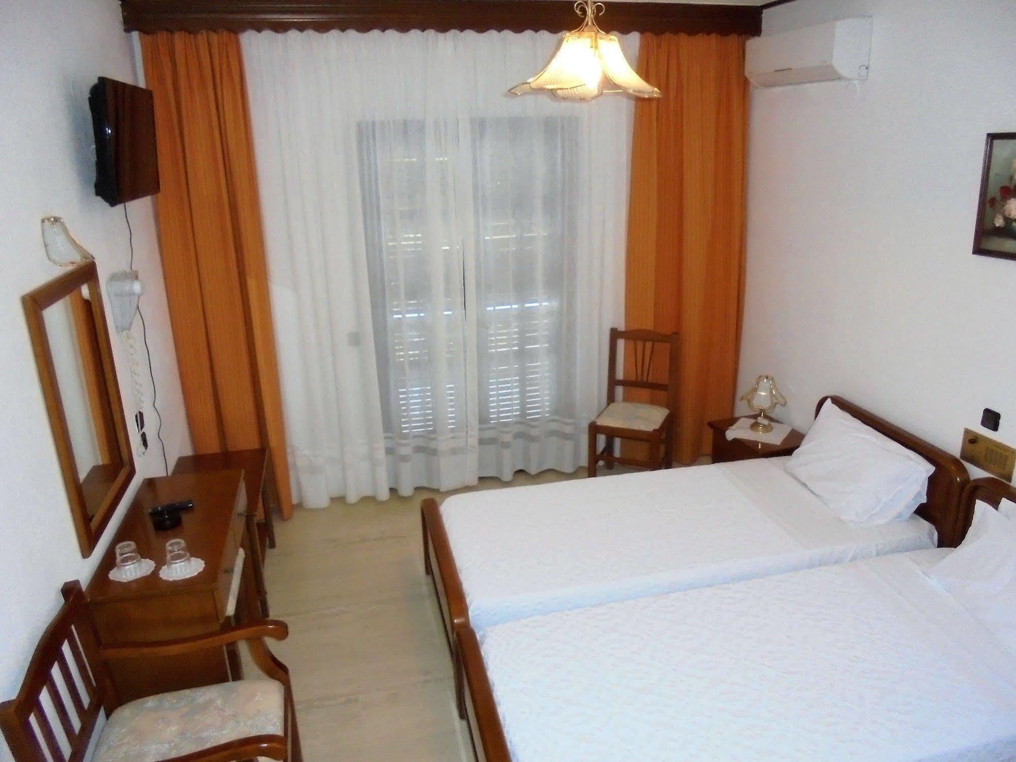 Hotel Paradise Vasilias  Bagian luar foto